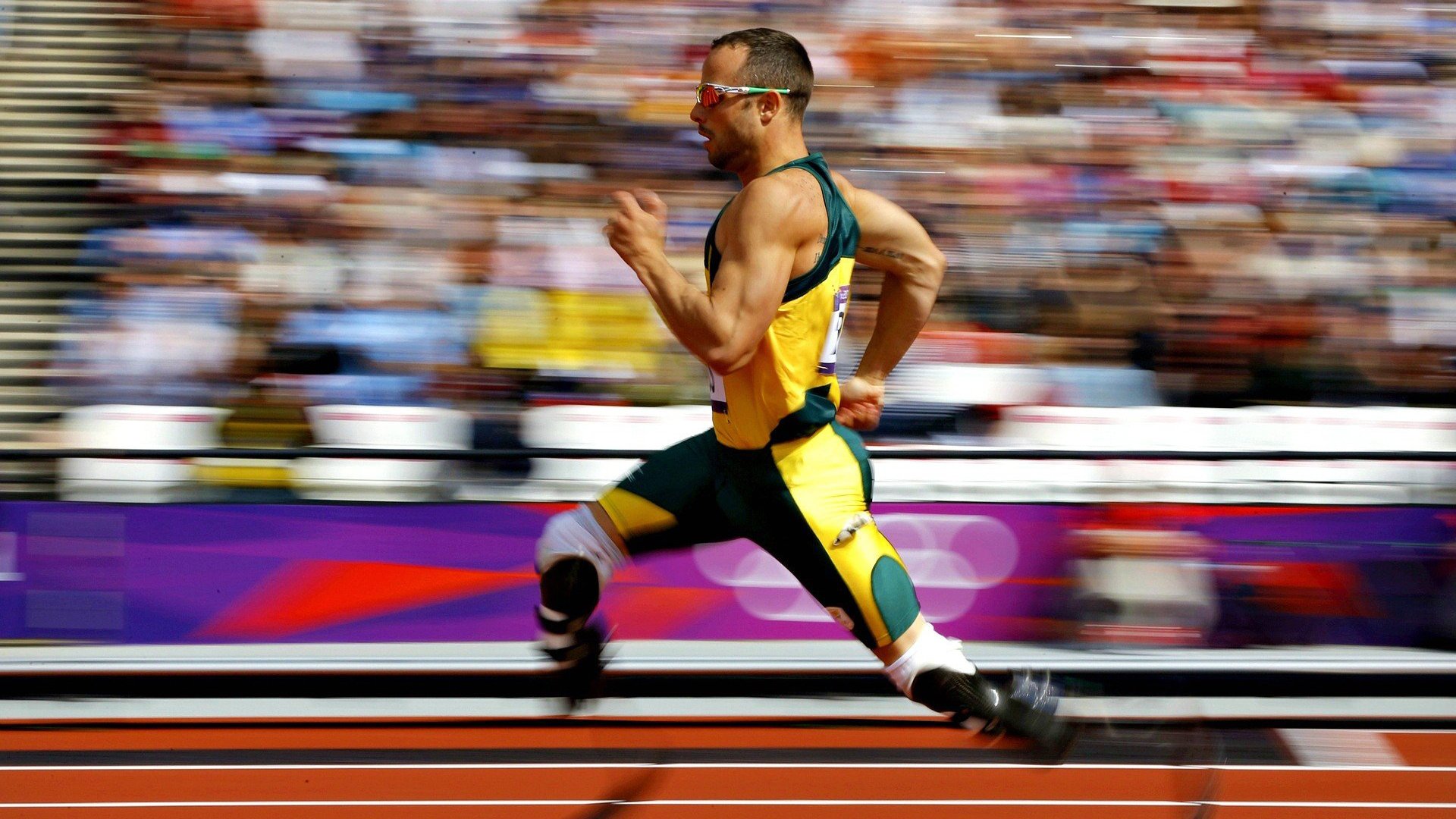 主力中锋持续输出进球效率居高不下助力球队稳定前行，中锋进攻时该怎么做